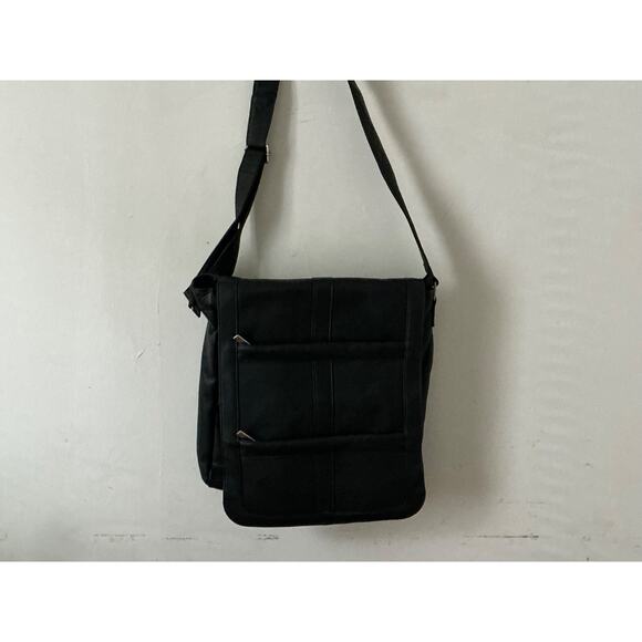 Le Donne Leather Simple Flap Over Crossbody Bag Black - Picture 1 of 16